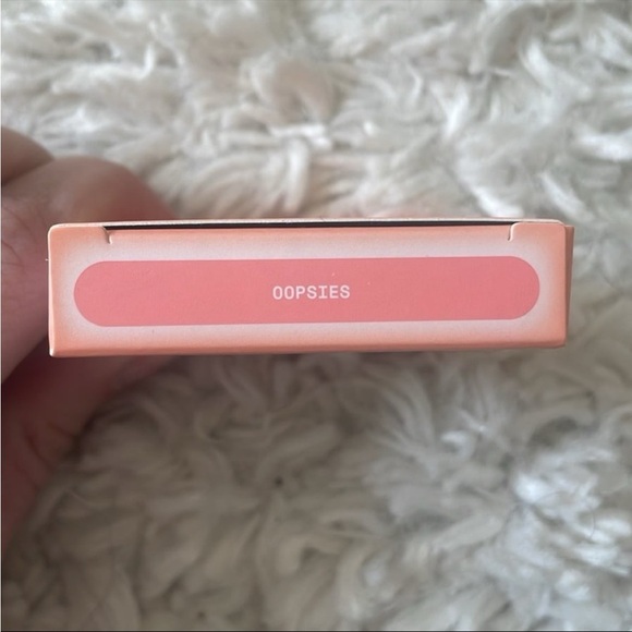 NWT Item Beauty BLUSHIN' LIKE Bouncy Powder Blush - Picture 4 of 4